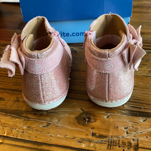 EUC Pink Swede Stride Right Boots w/Bow - Picture 5 of 7